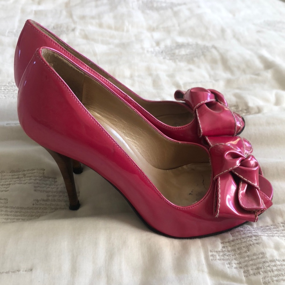 Stuart Weitzman fuschia patent leather bow heels 5